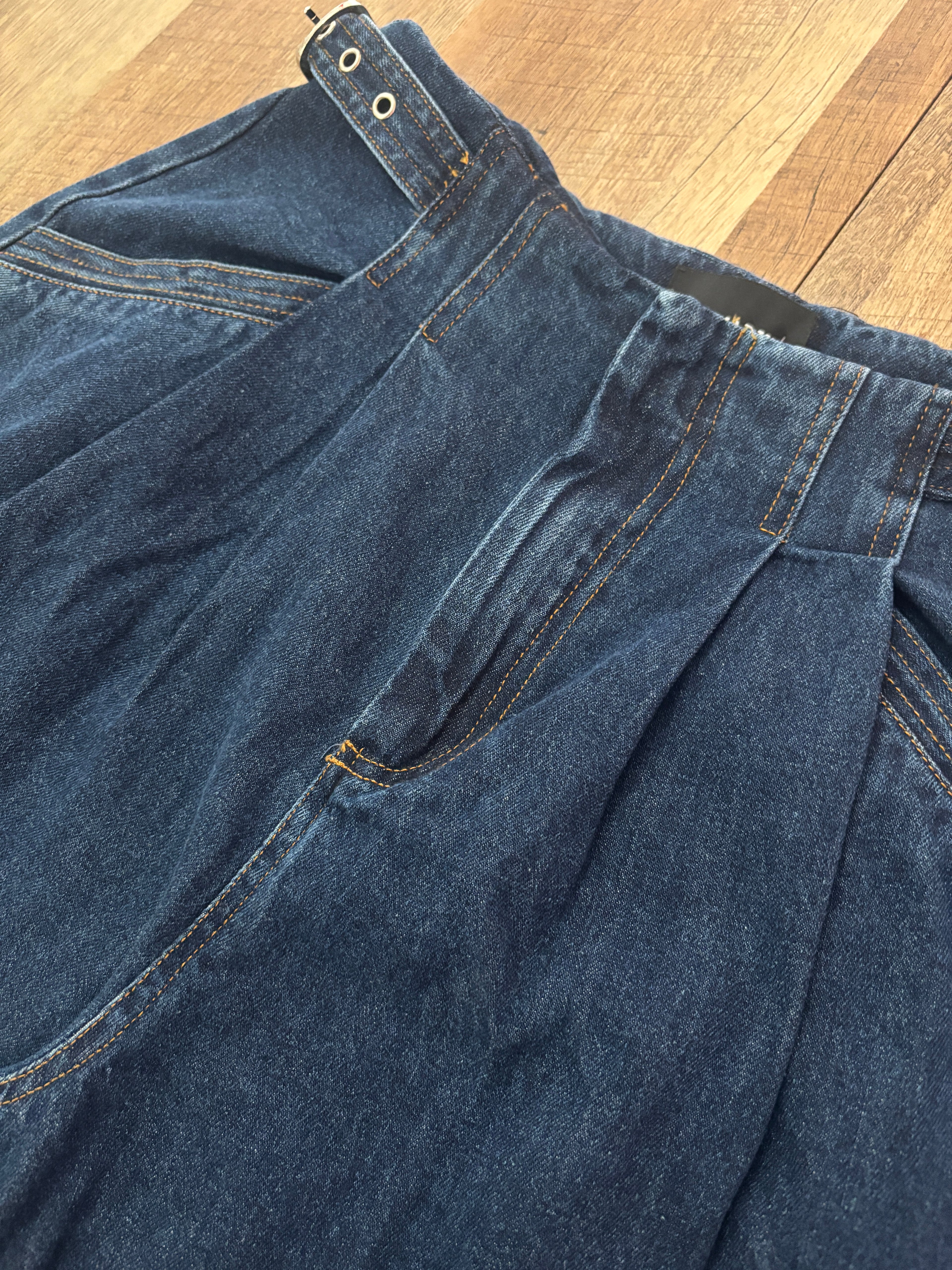 WIDE LEG PLEATED DENIM