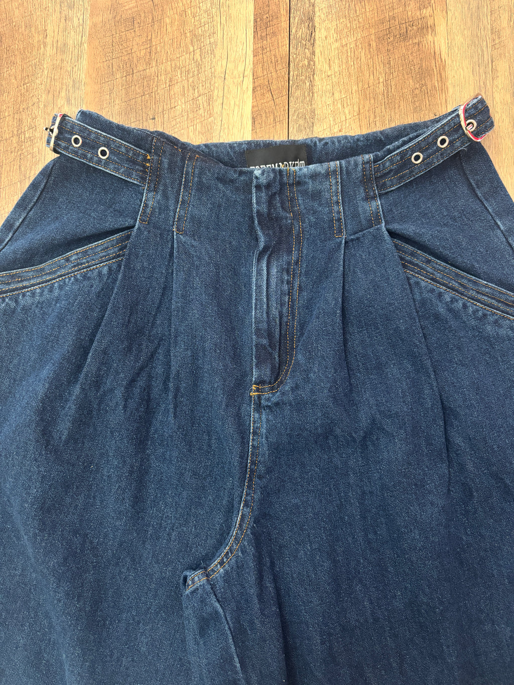 WIDE LEG PLEATED DENIM