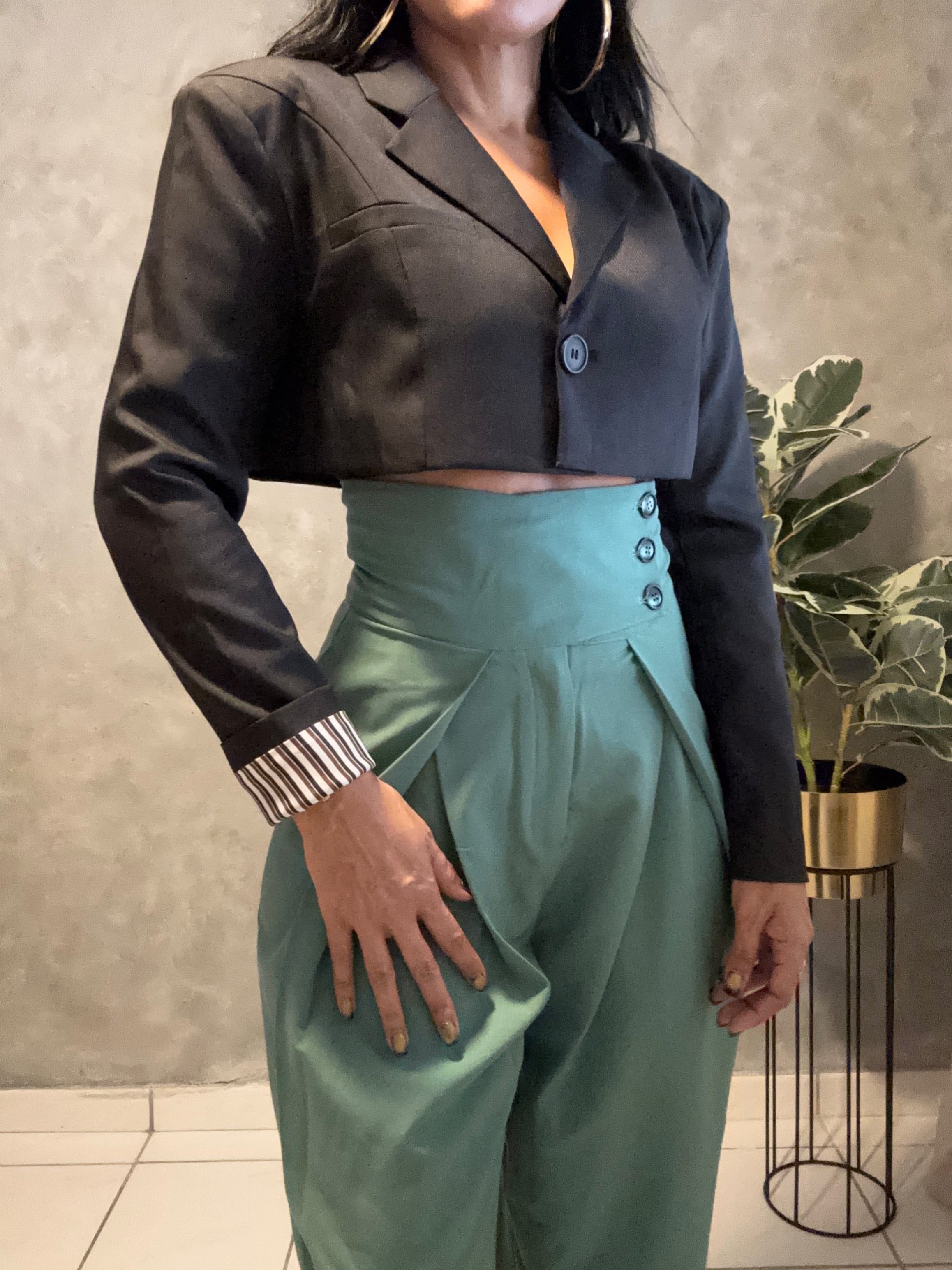 CROPPED SHOULDER BLAZER