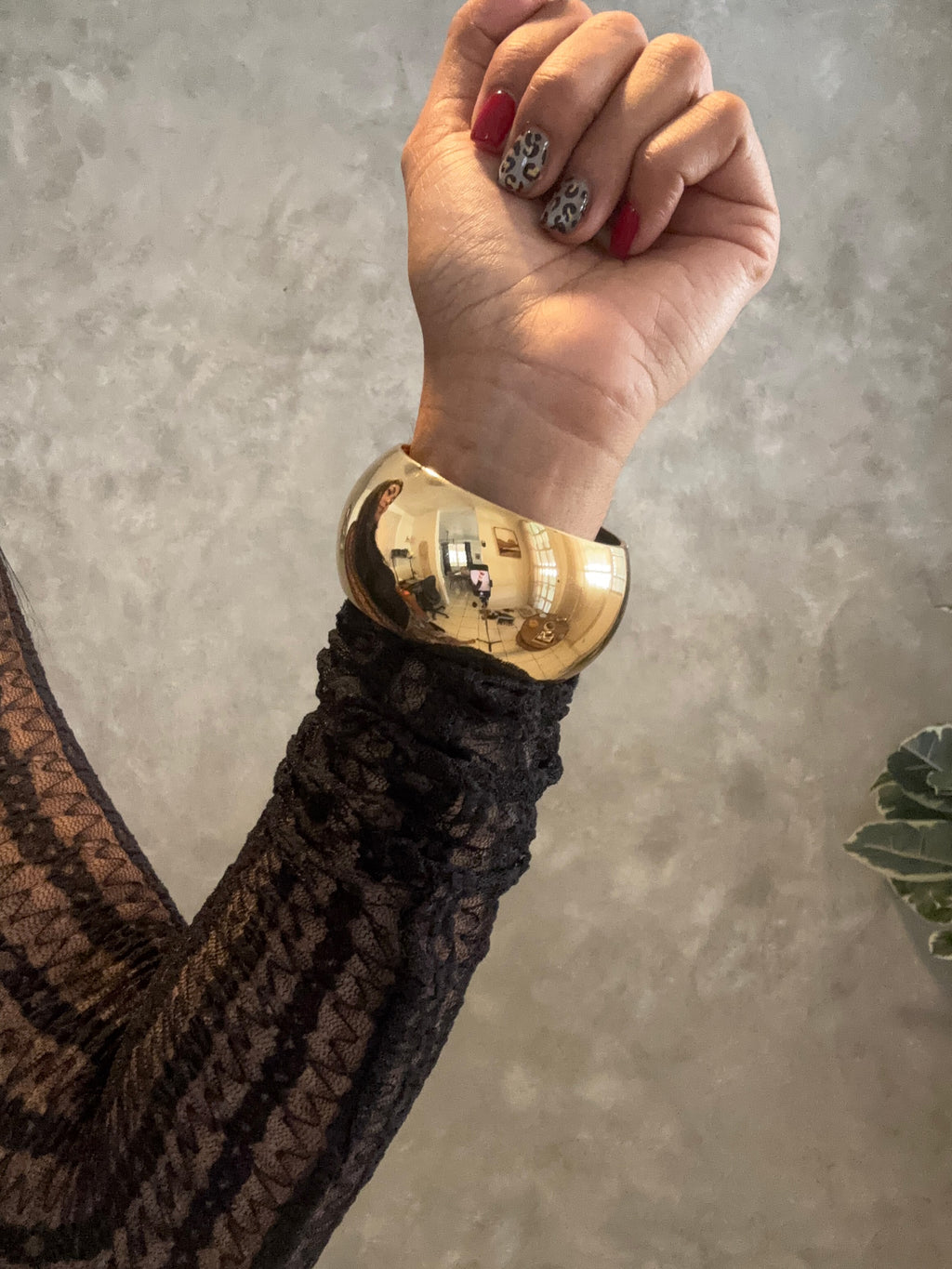 BOLD WIDE RESIN BRACELETS - GOLD